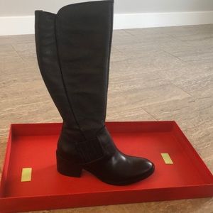 Donald J Pliner Envy-01, Black Size 9. New in Box